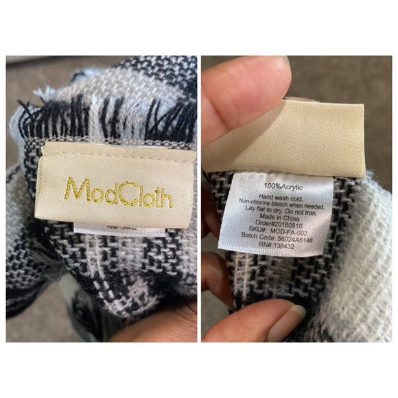 ModCloth Black & White Tartan Plaid Blanket Scarf - Picture 3 of 4